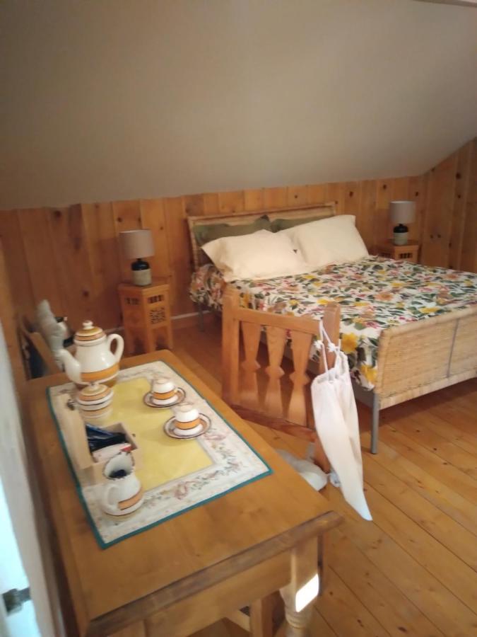 Bed and Breakfast Les Dames De La Saugiat à Le Fied Extérieur photo