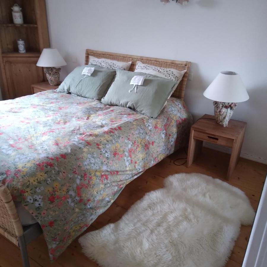 Bed and Breakfast Les Dames De La Saugiat à Le Fied Extérieur photo