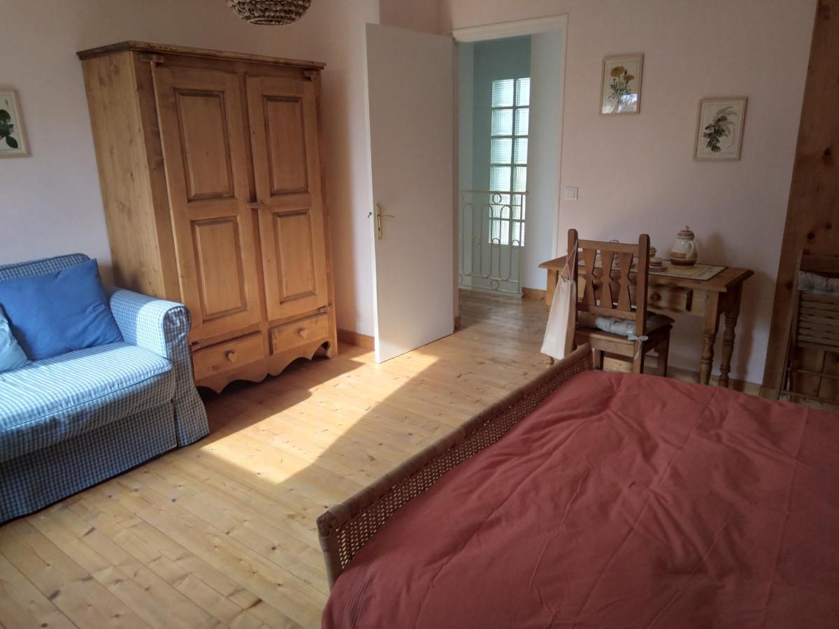 Bed and Breakfast Les Dames De La Saugiat à Le Fied Extérieur photo